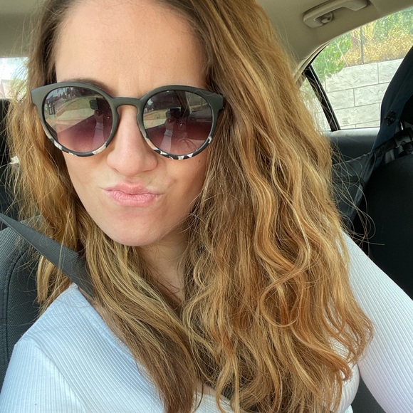 Meet your Posher, Caroline - Picture 1 of 1